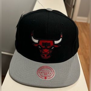Brand new “Mitchell & Ness”(nostalgia co),NBA core basic snapback Bulls cap,mens